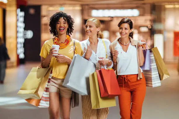 shoppende meiden